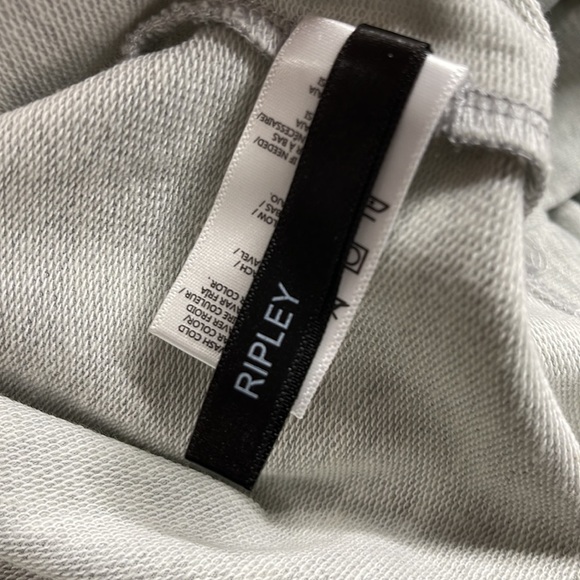 Buffalo David Bitton NWT Ripley Gray Ruffled Mock-Neck Top Size XS - Picture 11 of 13